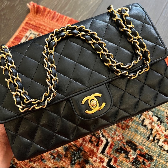 SOLD**Chanel Vintage Classic Medium Double Flap Bag - Picture 5 of 11